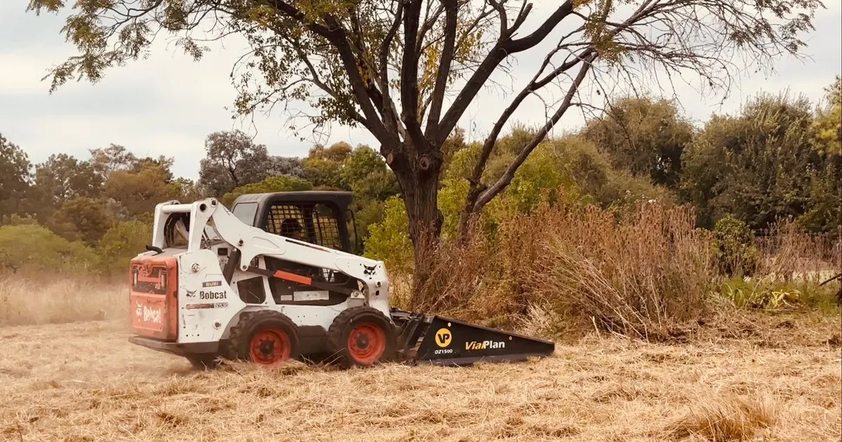 Remoción de materiales con Bobcat